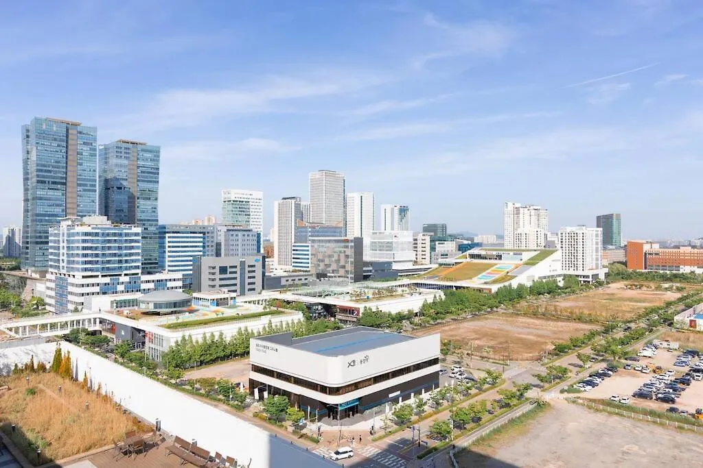 E13 Newly Built High Floor 13F 2 Bedroom 2Min To Hyundai Outlet Triple St 2Free Parking Incheon Apartment